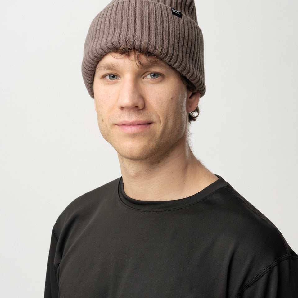 7110344_U-Crop-Badge-Beanie_Coffee_01.jpg