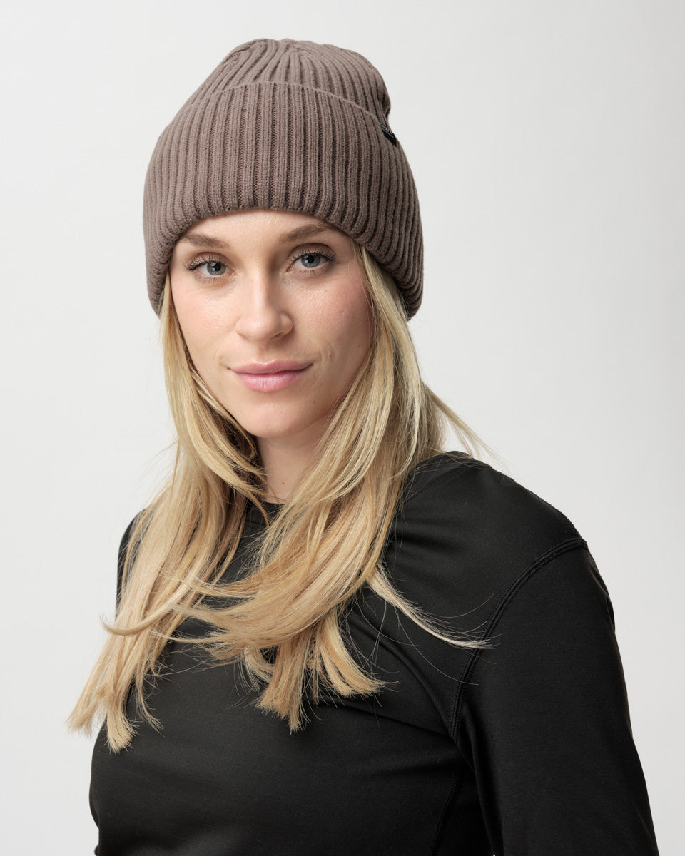 7110344_U-Crop-Badge-Beanie_Coffee_02.jpg