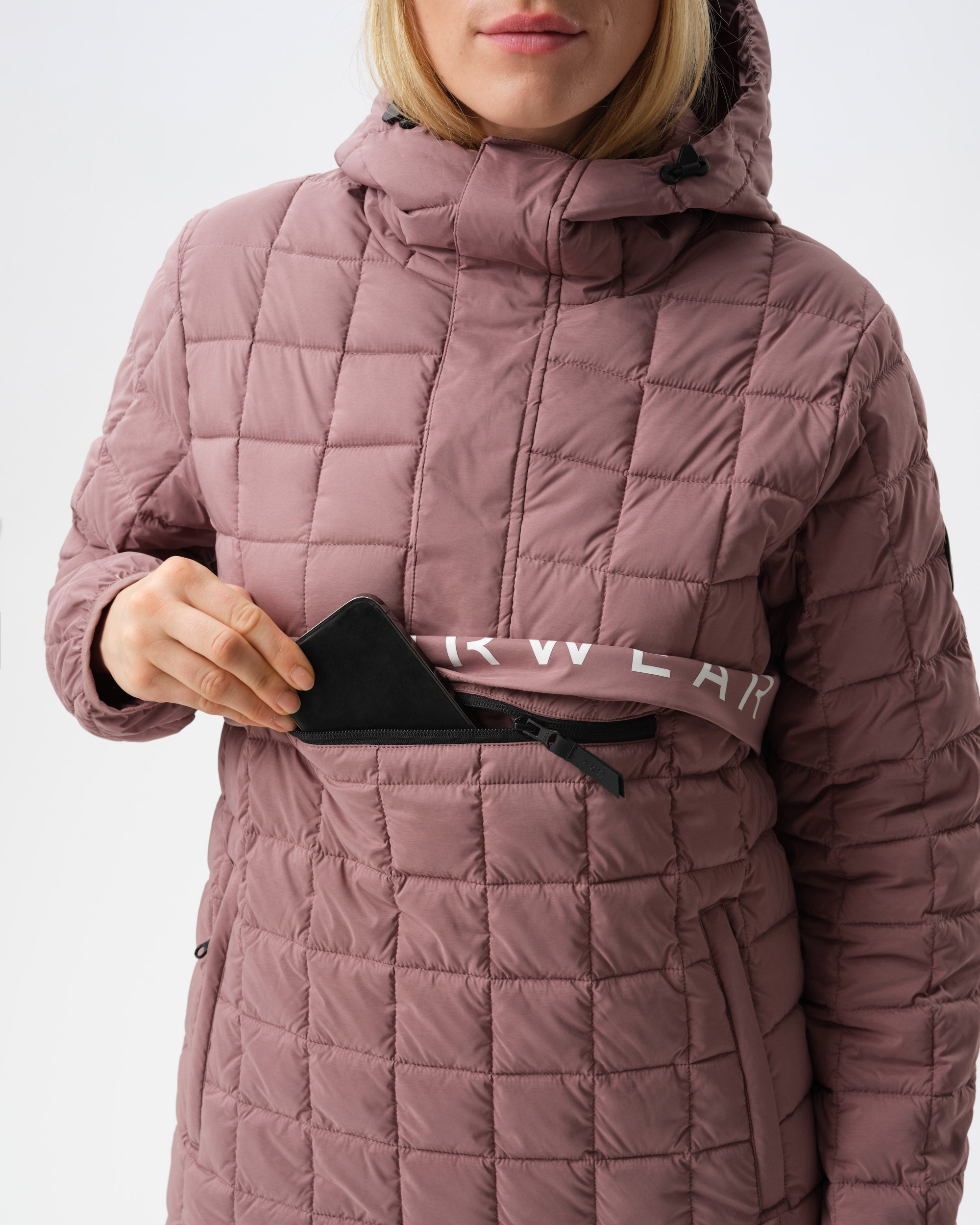 Zipped kangaroo pocket