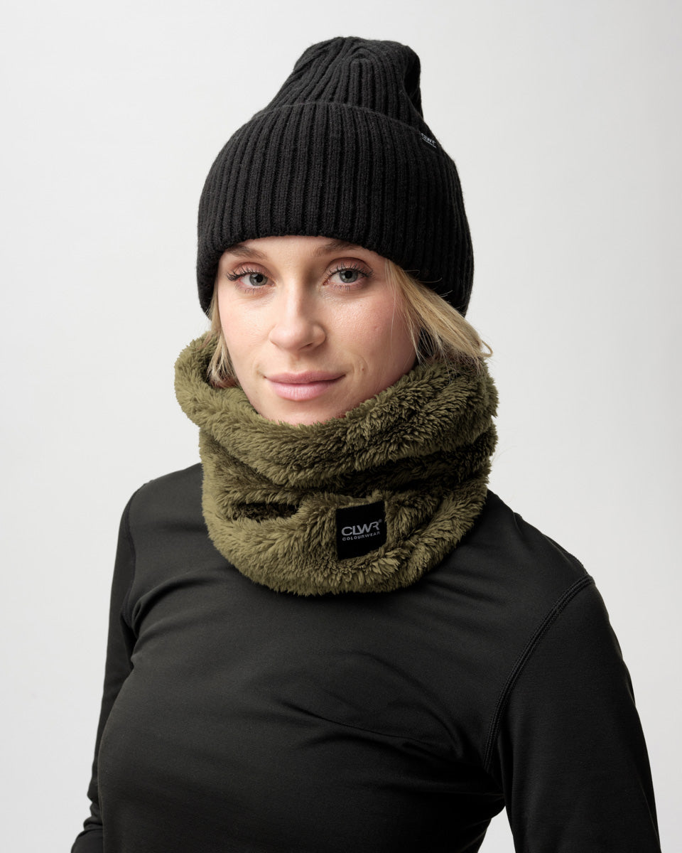 7210624_U-Fluffy-Tube_Dk-Olive_02.jpg